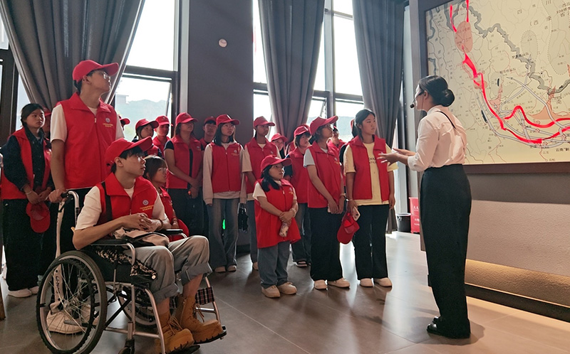 【1】数字经济学院的学生到楚雄姚安参加“三下乡”活动。ac米兰官网中文网站供图